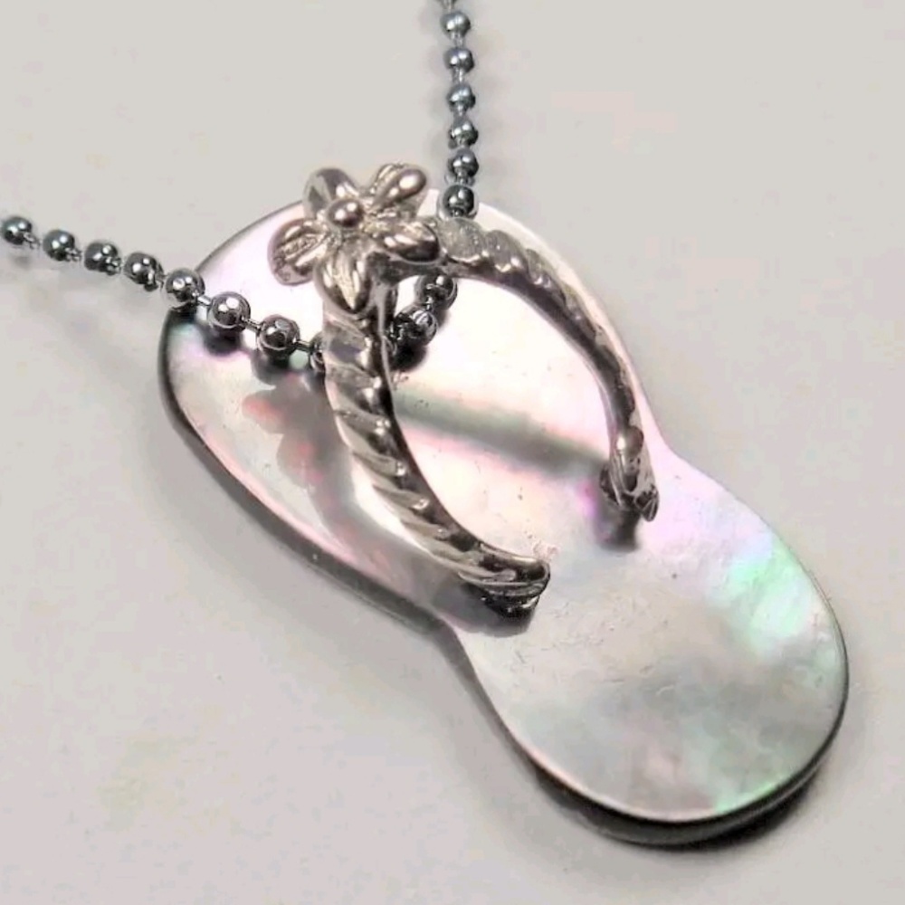 MOTHER OF PEARL ISLAND FLIP FLOP FLOWER NECKLACE